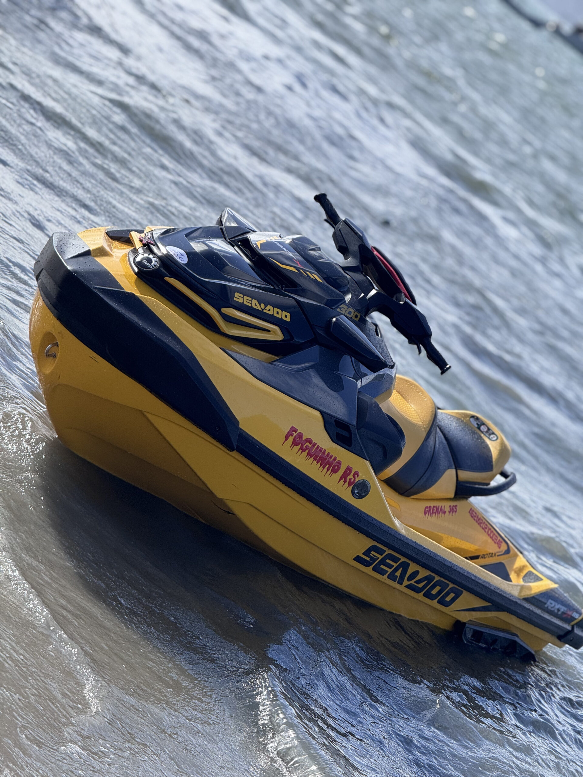 Jet Ski Sea-Doo 300 hp Amarelo - Vista 2